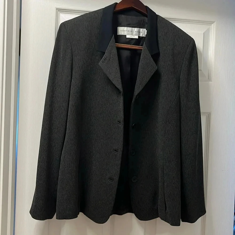 Elegant Garfield & Marks Charcoal Women's Blazer